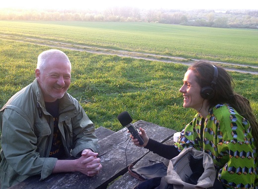 Jullie-Hjetland-interviewer-Per-Tybjerg-Aldrich_til_MYRKR_foto-Sara-Troense